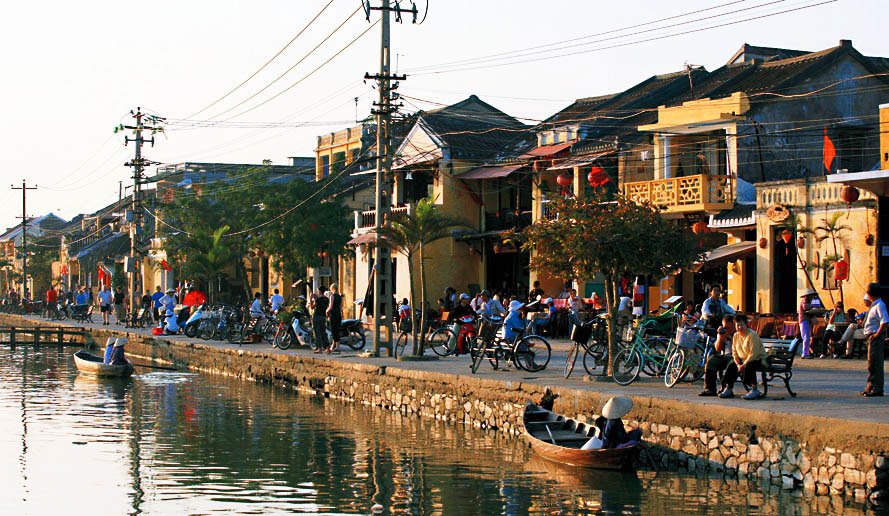 世界遺産の街「ホイアン」へも車で20分程度